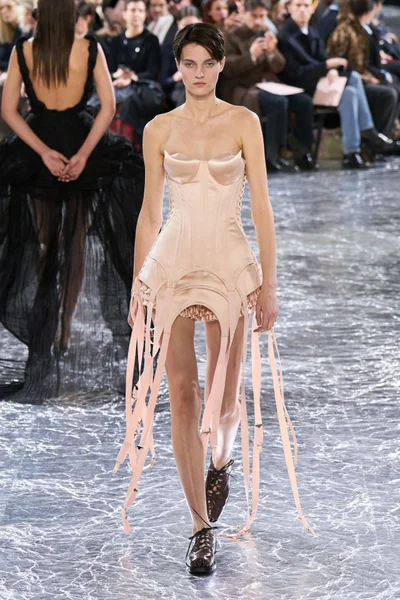 Look 15